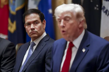 Donald Trump discută despre situația din Strâmtoarea Ormuz și traficul maritim redus.
