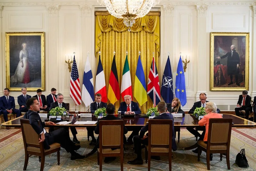 Întâlnire oficială cu lideri europeni și americani, discutând despre apărare și autonomie strategică.