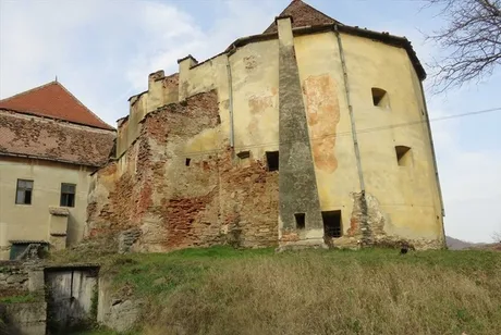 Restaurarea Castelului Apafi din Dumbrăveni, un proiect important pentru patrimoniu.