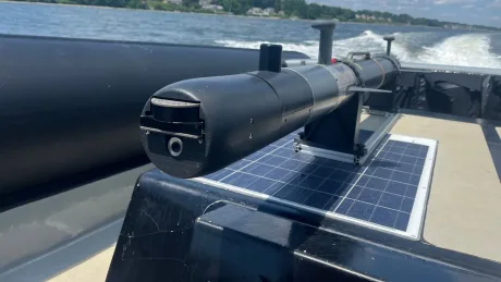 Sistem autonom portabil pentru detectarea minelor navale pe apă.