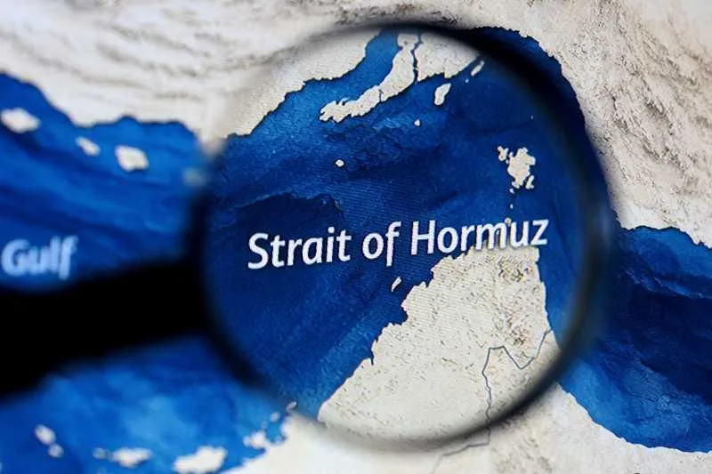 Strâmtoarea Ormuz, un punct strategic pentru comerțul global cu energie.
