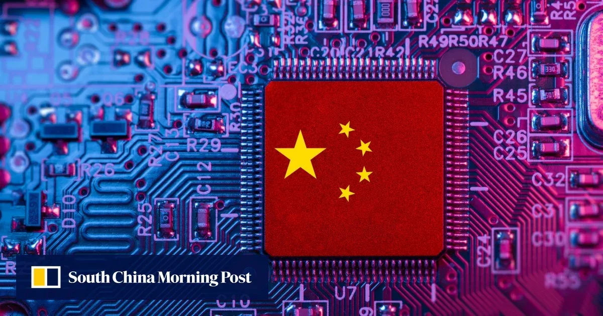 Cipuri locale din China cu steagul național, simbolizând avansul tehnologic.