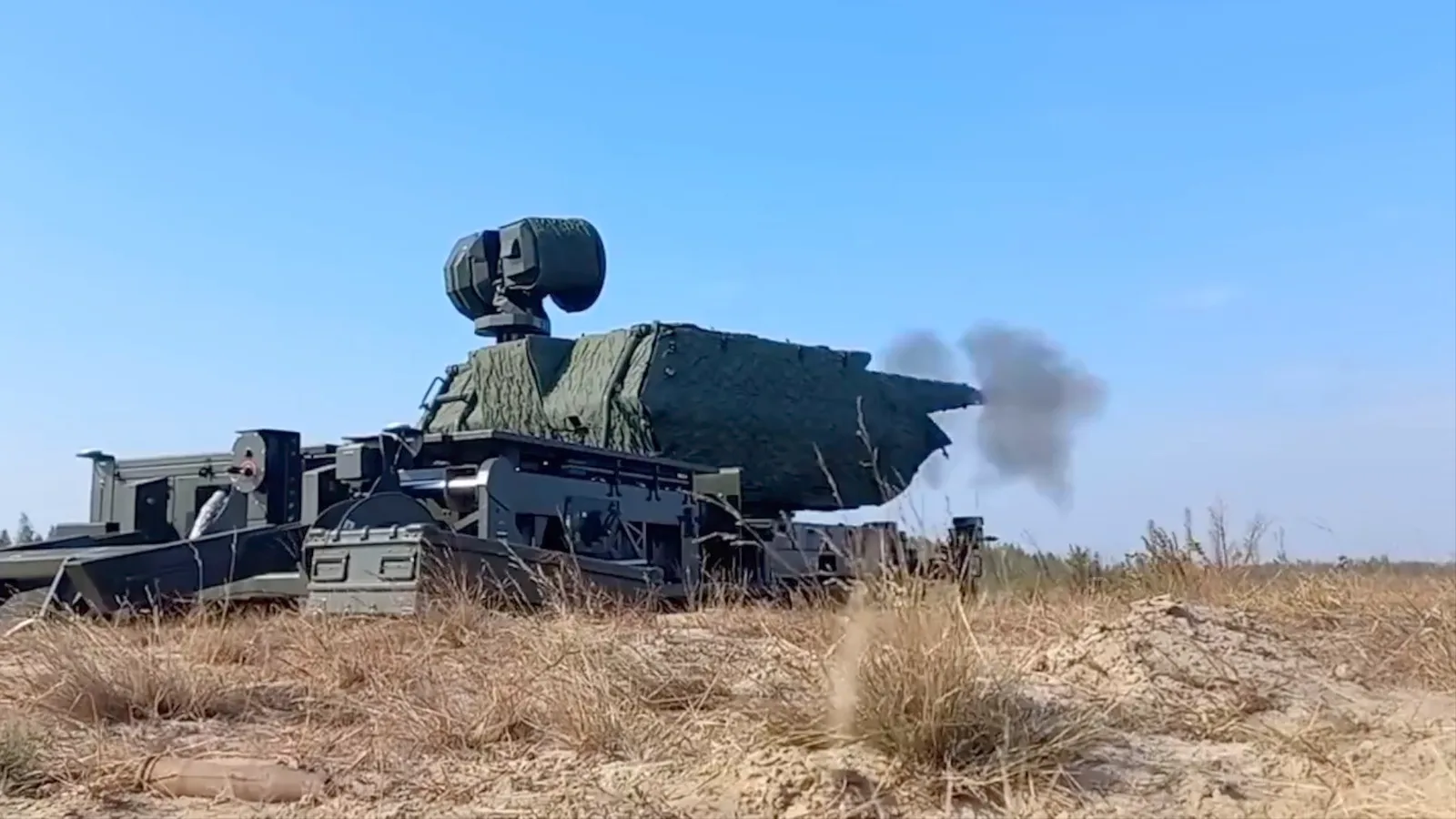 Sistemul Skynex în acțiune, interceptând o rachetă de croazieră rusă.