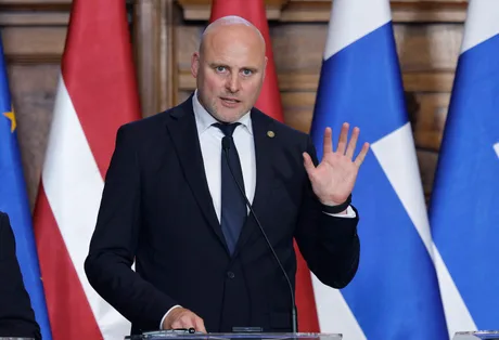 Premierul Letoniei discută despre integrarea expertizei Ucrainei în apărarea NATO.