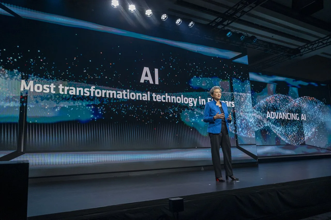 Lisa Su prezentând despre tehnologia AI la un eveniment AMD.