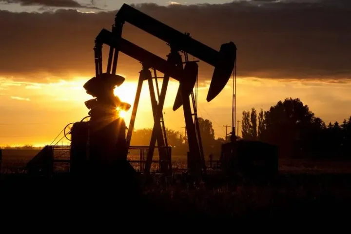 Cotațiile petrolului scad pe fondul incertitudinii din Strâmtoarea Ormuz.