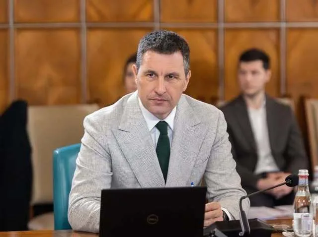Tanczos Barna discutând despre poziția UDMR în Parlament.