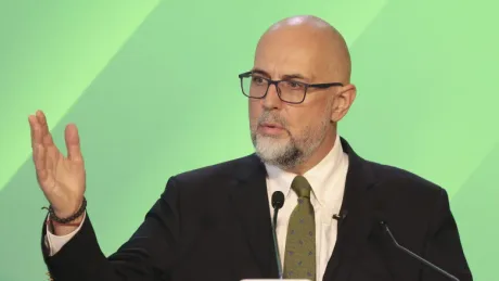 Kelemen Hunor discutând despre condițiile UDMR pentru sprijinul guvernamental.