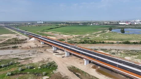 Podul Vadu Pașii și tronsonul Mizil–Pietroasele în construcție.