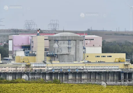 Centrala nucleară Cernavodă, Unitatea 2, pe fundalul Dunării.