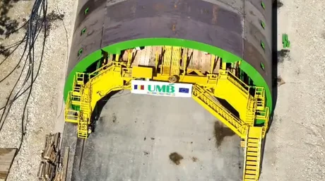 Mașină de excavare pe șantierul tunelului A1 Lugoj–Deva.