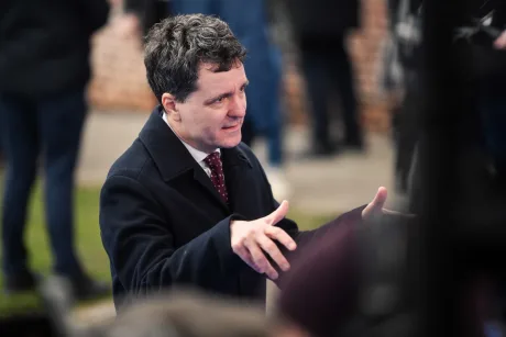 Nicușor Dan discutând despre investițiile în rețelele energetice europene.
