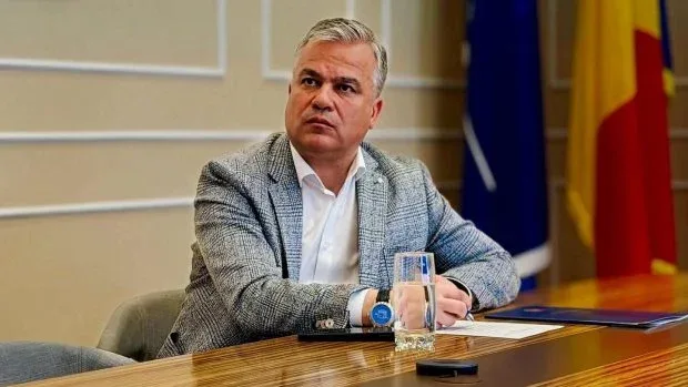 Ceas unicat realizat de Augustin Matei, simbol al artizanatului românesc.