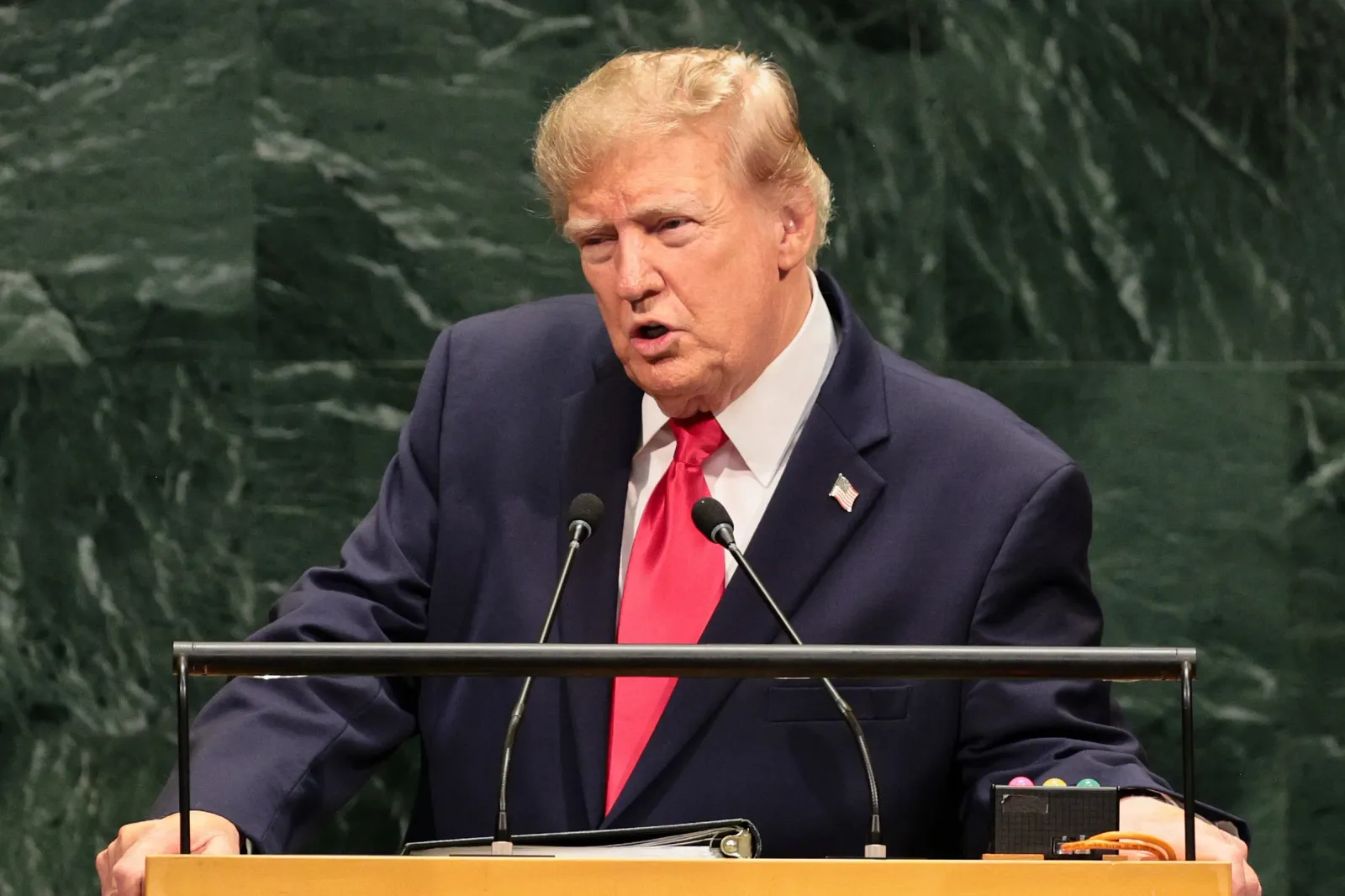 Donald Trump susținând un discurs la Adunarea Generală a ONU.