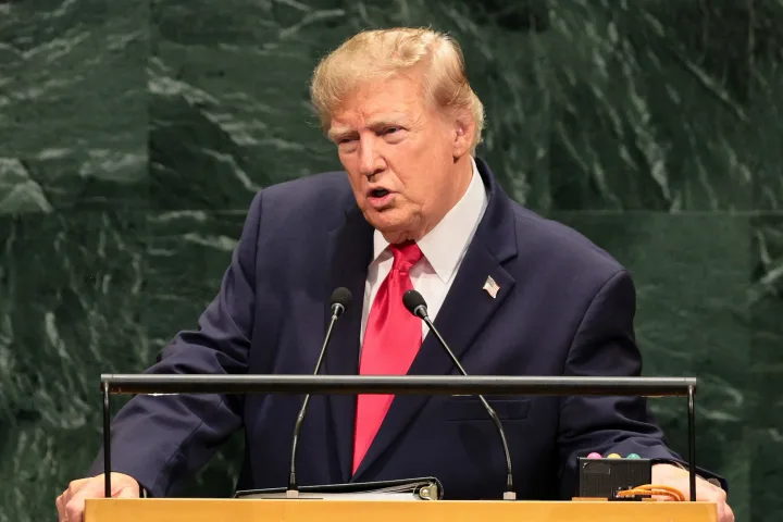 Donald Trump susținând un discurs la Adunarea Generală a ONU.