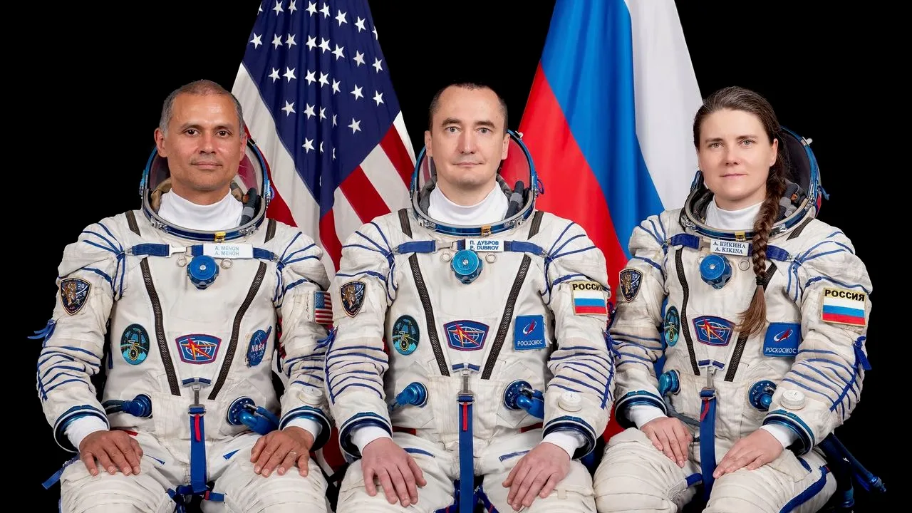 Echipajul misiunii Soyuz MS-29 pregătit pentru lansare spre ISS.