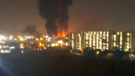Foc și fum în noaptea din Teheran, semne ale tensiunilor crescânde.