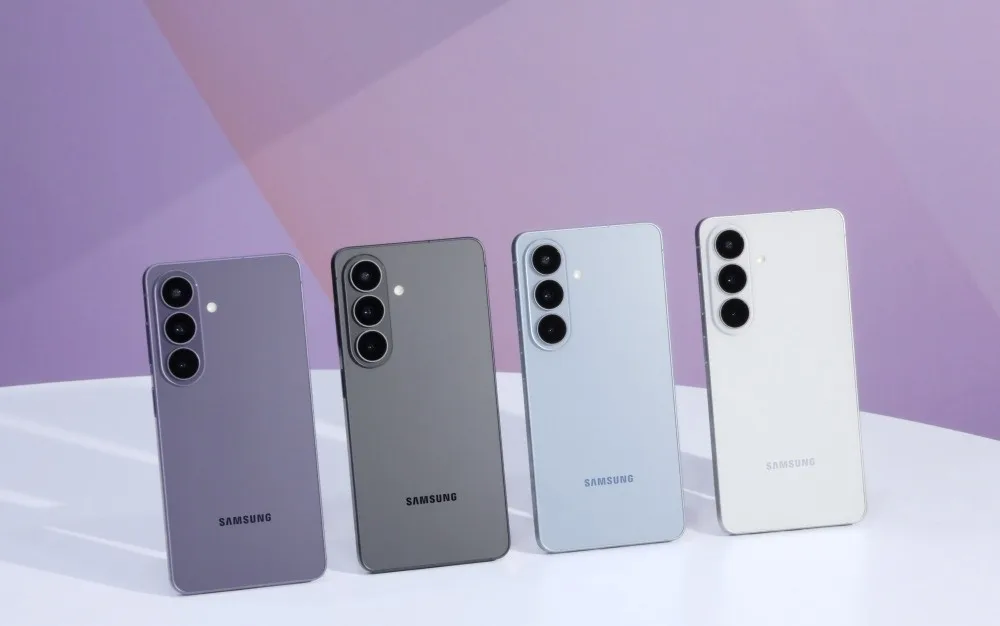 Samsung Galaxy S26+ cu design elegant și camere avansate pentru fotografii de calitate.