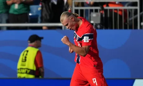 Erling Haaland sărbătorește un gol marcat la Cupa Mondială.