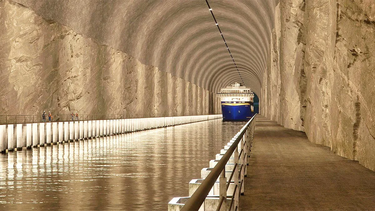 Tunelul naval Stad din Norvegia, proiectat pentru nave oceanice, cu dimensiuni impresionante.