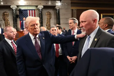 Donald Trump interacționând cu membri ai Congresului SUA.