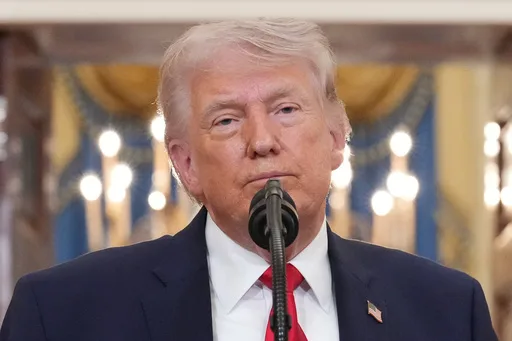 Donald Trump discută despre controlul strâmtorii Ormuz și impactul asupra piețelor energetice.