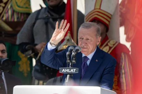 Reuniune la Istanbul între Turcia, Arabia Saudită și Pakistan pentru cooperare militară.