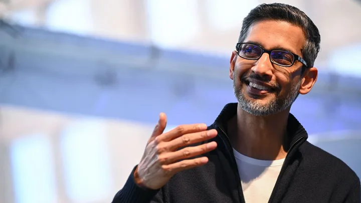 Sundar Pichai discutând despre impactul inteligenței artificiale asupra societății.