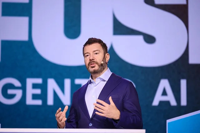 Daniel Dines discutând despre evoluția UiPath în România.