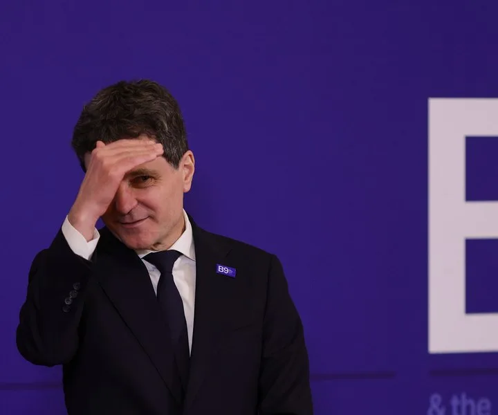 Președintele discută despre numirile la conducerea serviciilor secrete.