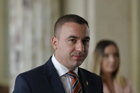 Ministrul Energiei discută despre măsuri pentru prețurile carburanților.