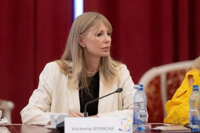 Victoria Stoiciu discutând despre mandatul său de senator și valorile social-democrate.