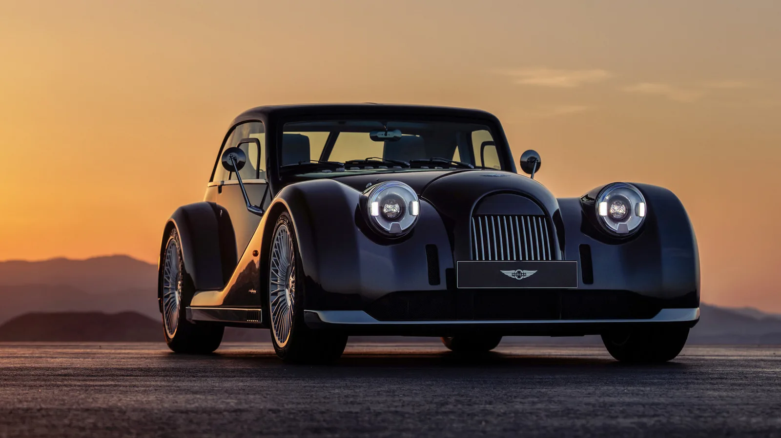 Midsummer Coupe de la Morgan, un model exclusivist cu plafon fix și design elegant.