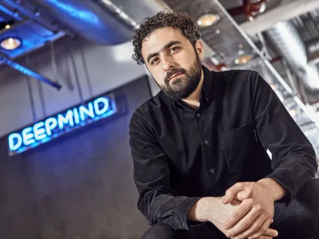 Mustafa Suleyman discută despre impactul AI-ului asupra locurilor de muncă în birouri.