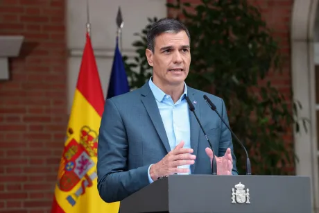 Pedro Sanchez vorbește despre criza migranților din Ceuta.