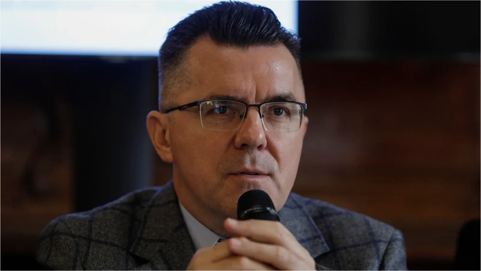 Dan Dungaciu discutând despre criza politică și alegerile anticipate.