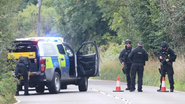 Polițiști britanici investighează incidentul de la baza RAF Fairford.