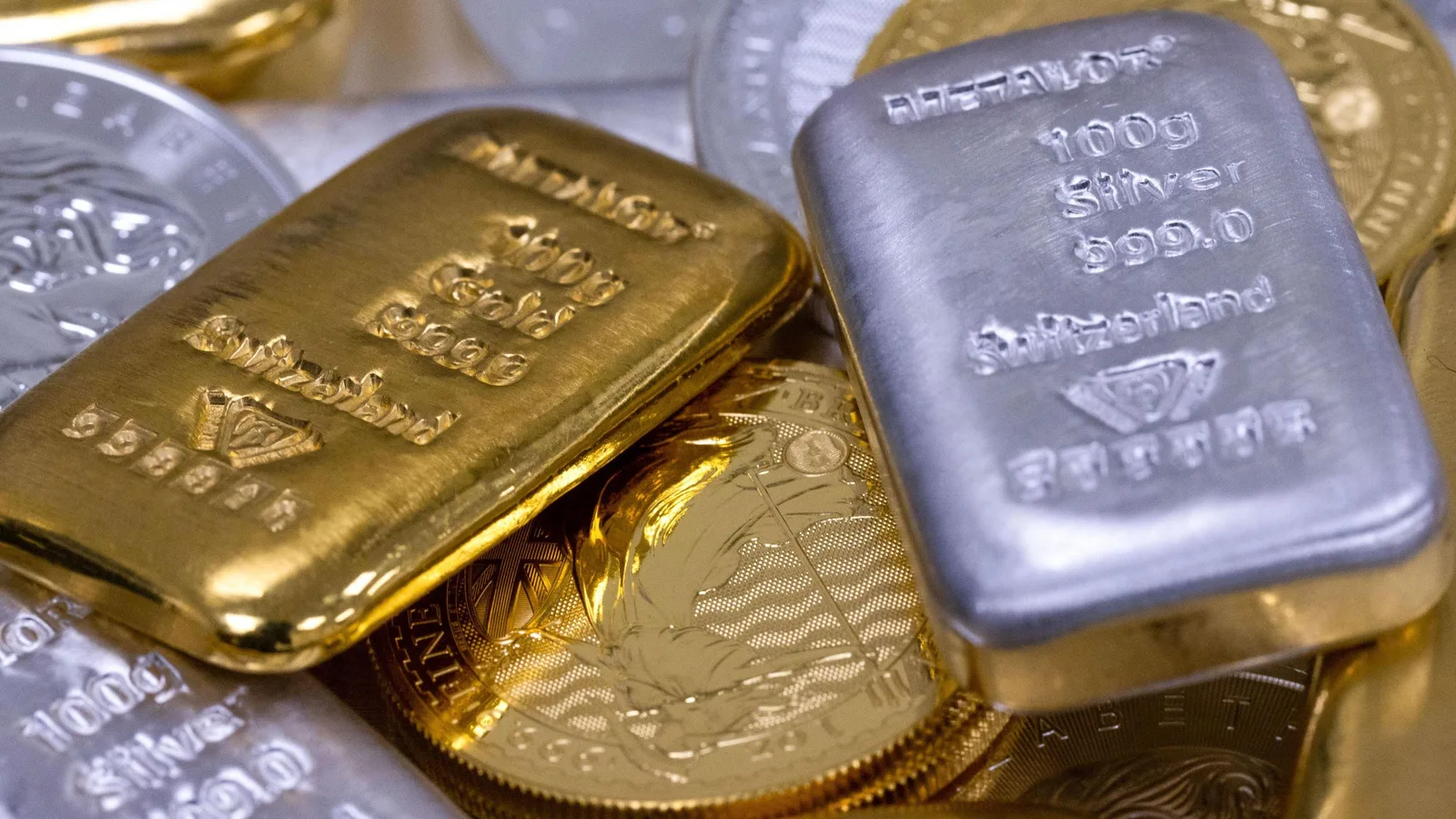 Scăderea prețurilor metalelor prețioase după nominalizarea lui Kevin Warsh la Fed.