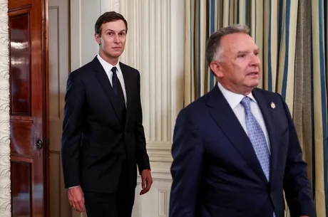 Steve Witkoff și Jared Kushner ajung în Elveția pentru negocieri diplomatice importante.