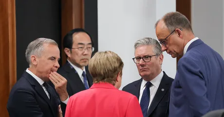 Liderii G7 discutând despre securitatea energetică și acordurile internaționale.