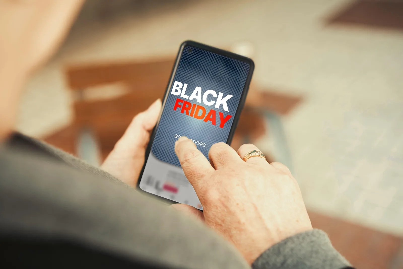 Verificarea reducerilor este esențială înainte de Black Friday.