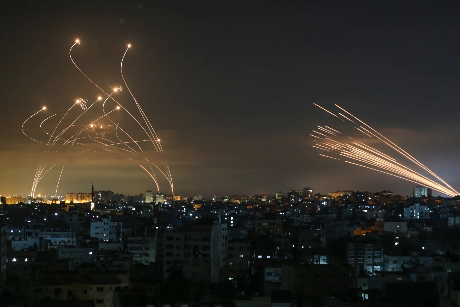 Rachete interceptate de sistemele antiaeriene în timpul conflictului israeliano-iranian.