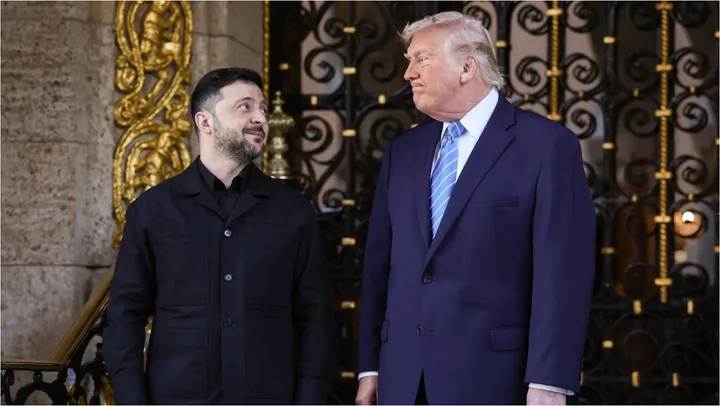 Zelenski și Trump discutând despre dezescaladarea conflictului din Ucraina.