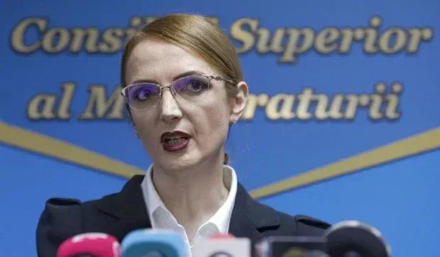 Reprezentant al CSM discutând despre critica justiției și lista neagră.