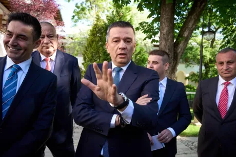 Sorin Grindeanu discutând despre vânzarea casei din Giroc.