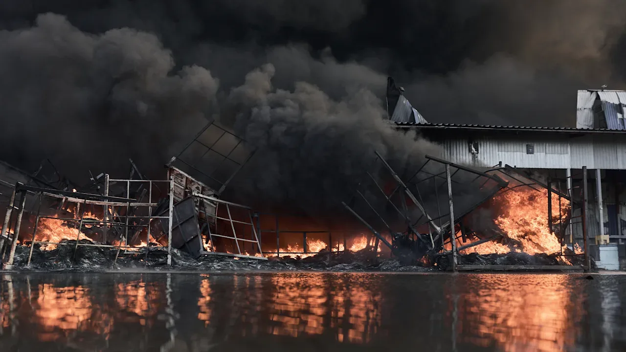Incendiu devastator la un depozit de muniție lângă Kiev.