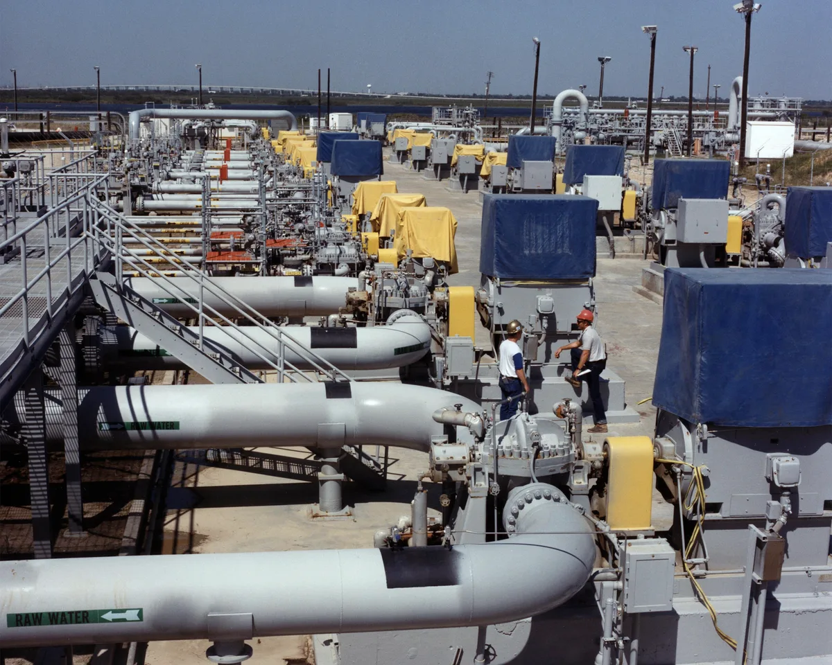 Instalații petroliere în proces de operare în contextul crizei energetice