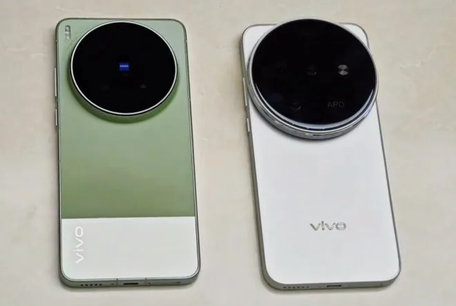 Vivo X500 Pro Max alături de X300 Ultra, evidențiind modul foto avansat.