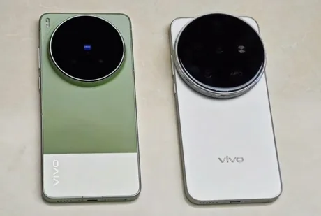 Vivo X500 Pro Max alături de X300 Ultra, evidențiind modul foto avansat.