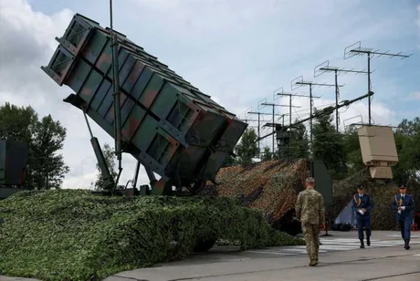 Sistem de rachete Patriot expus în cadrul unei baze militare.